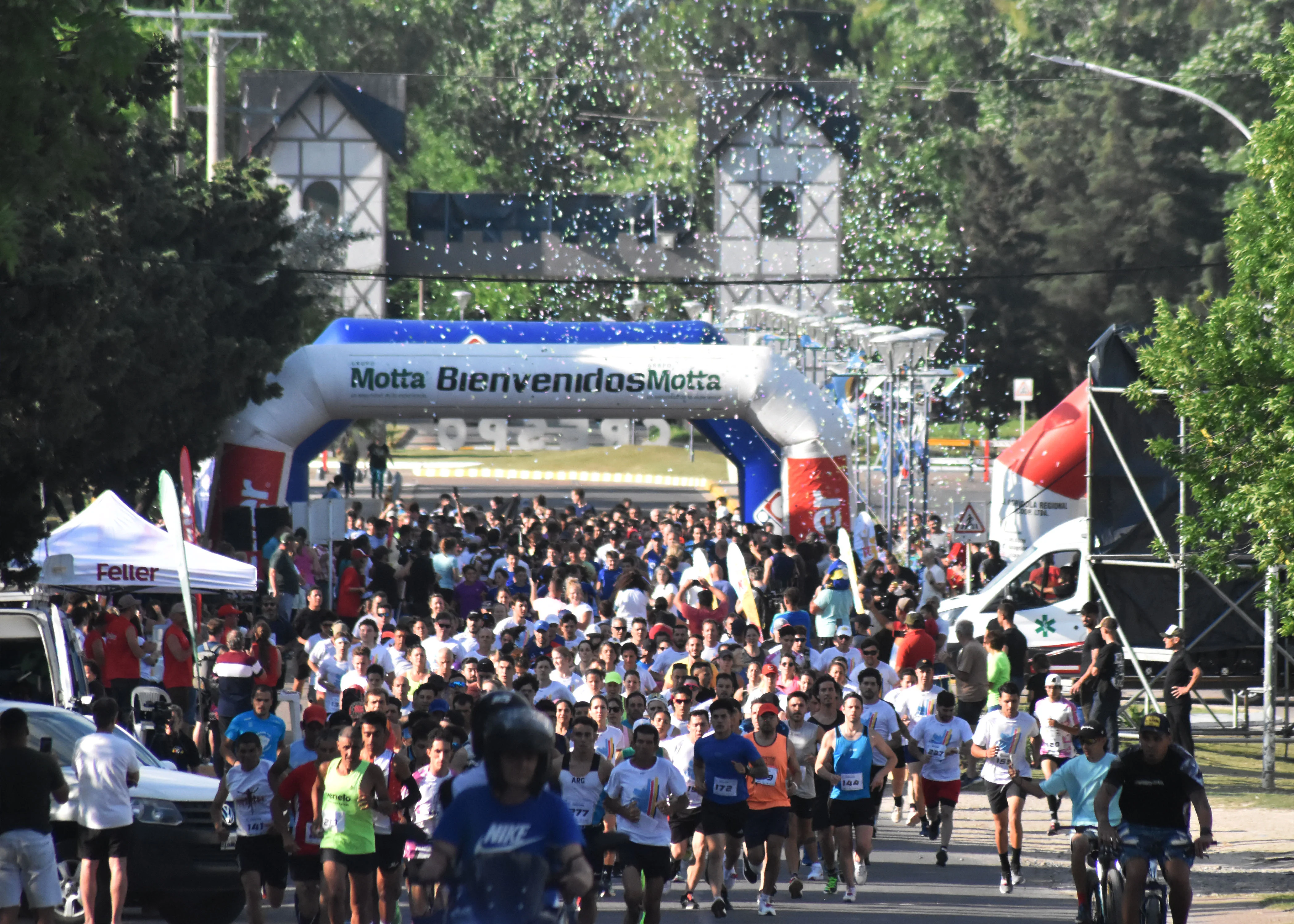 MULTITUDINARIA MARATÓN DE LA AVICULTURA